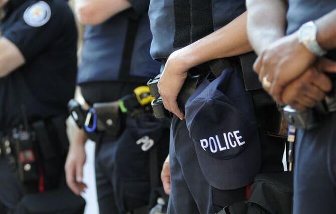 (95) À Sarcelles, les habitants demandent une présence renforcée de la police